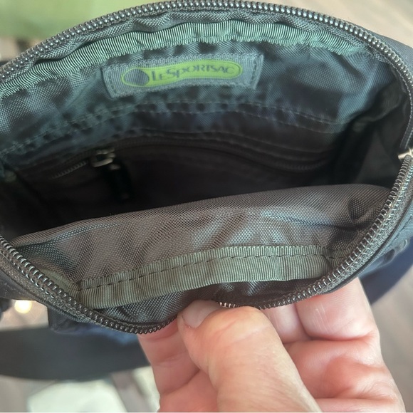LeSportsac Black Zippered Classic Messenger Bag 4 Pockets Adjustable Strap - Picture 6 of 8